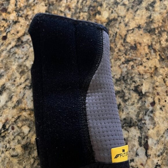 Futuro Right hand brace, adjustable - Picture 6 of 7